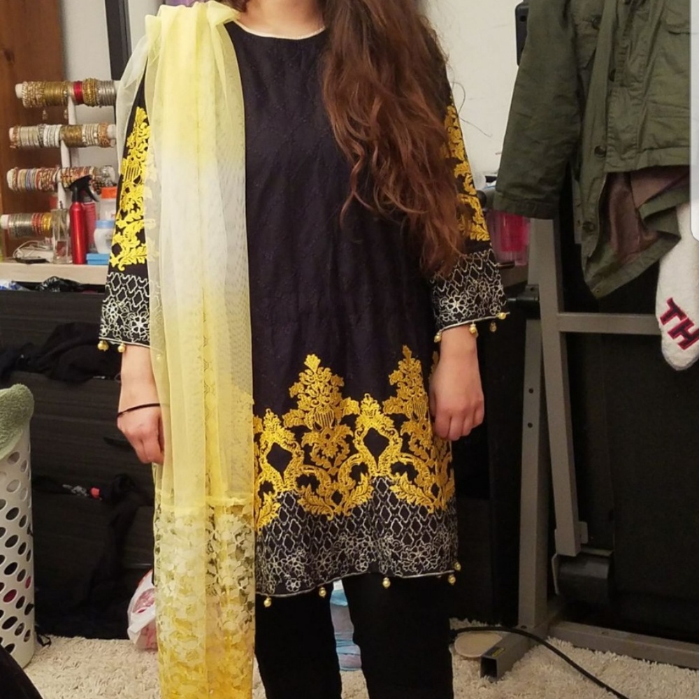 Pakistani 2 pc shirt dupatta